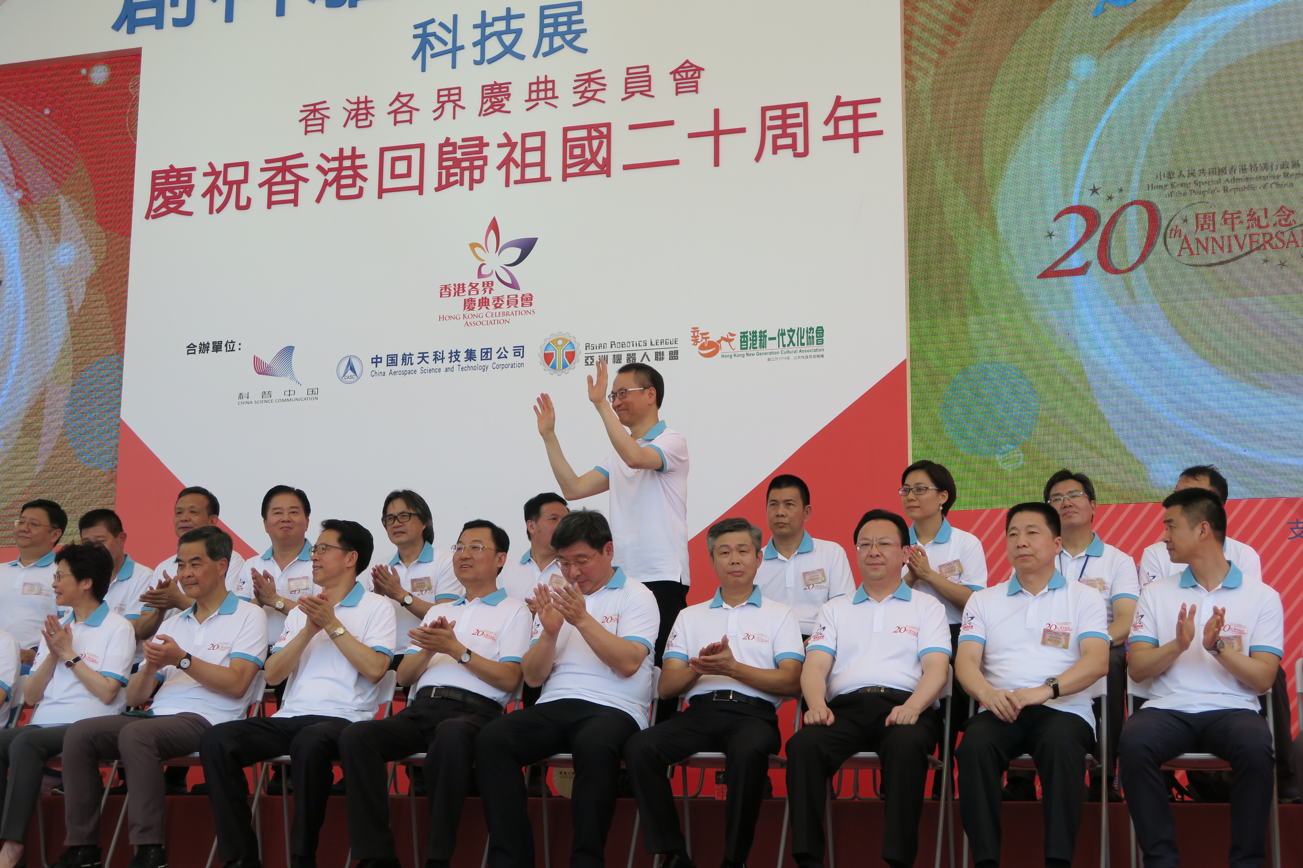[景鴻快訊] 景鴻集團(tuán)捐贈(zèng)100萬(wàn)港元支持回歸慶典，關(guān)景鴻博士全力支持慶祝香港