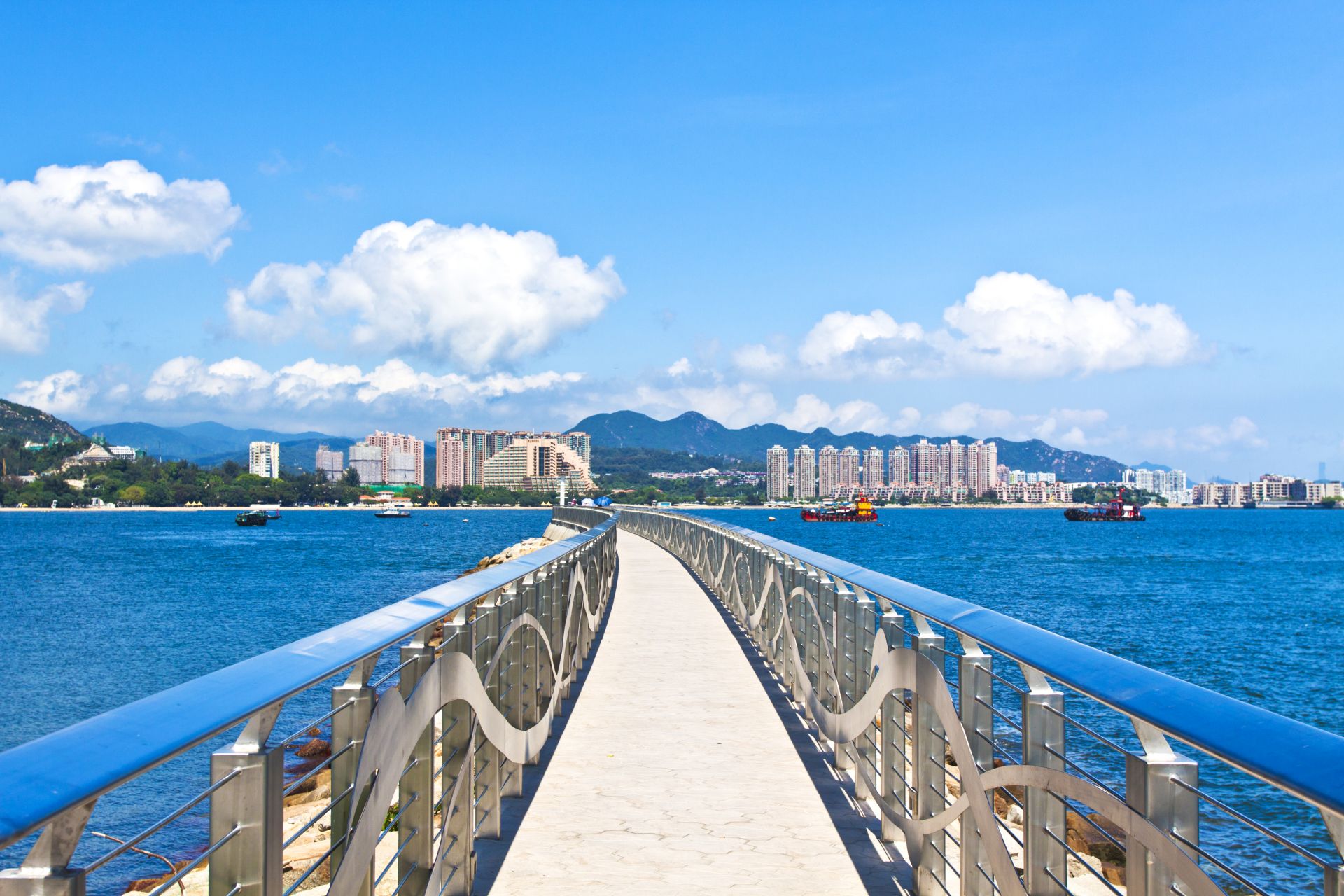 人才之爭(zhēng)“卷”起來(lái)了，拿香港身份比落戶北京、上海更容易？有多少人選擇了