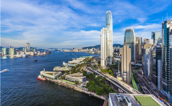 年齡偏大=無緣香港身份？57歲的她，通過這一方式成功獲批！